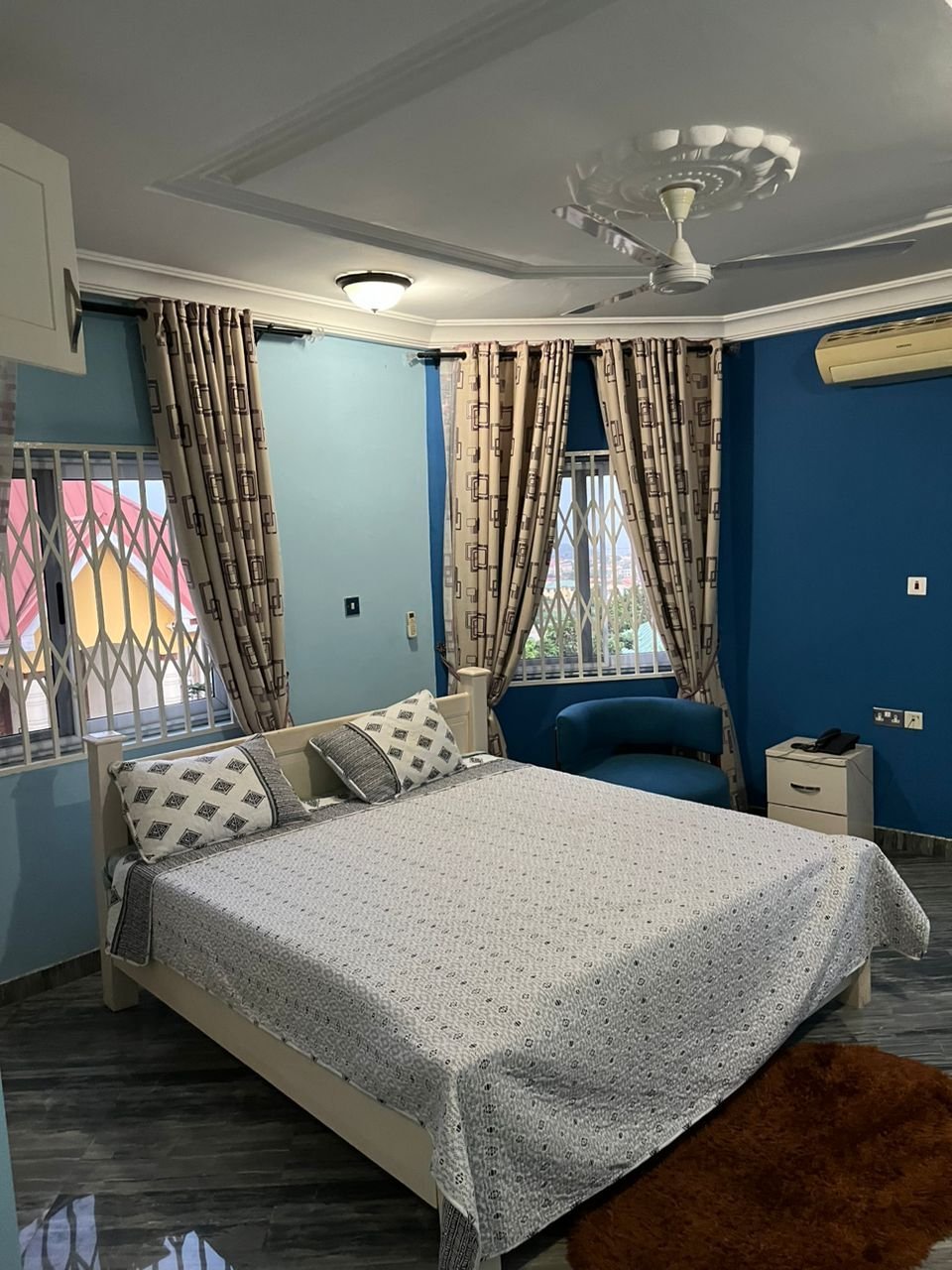 8 Bedroom home in Brekuso for Sale