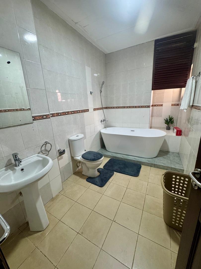 SPACIOUS TWO-BEDROOM APARTMENT FOR LEASE IN ROMAN RIDGE
