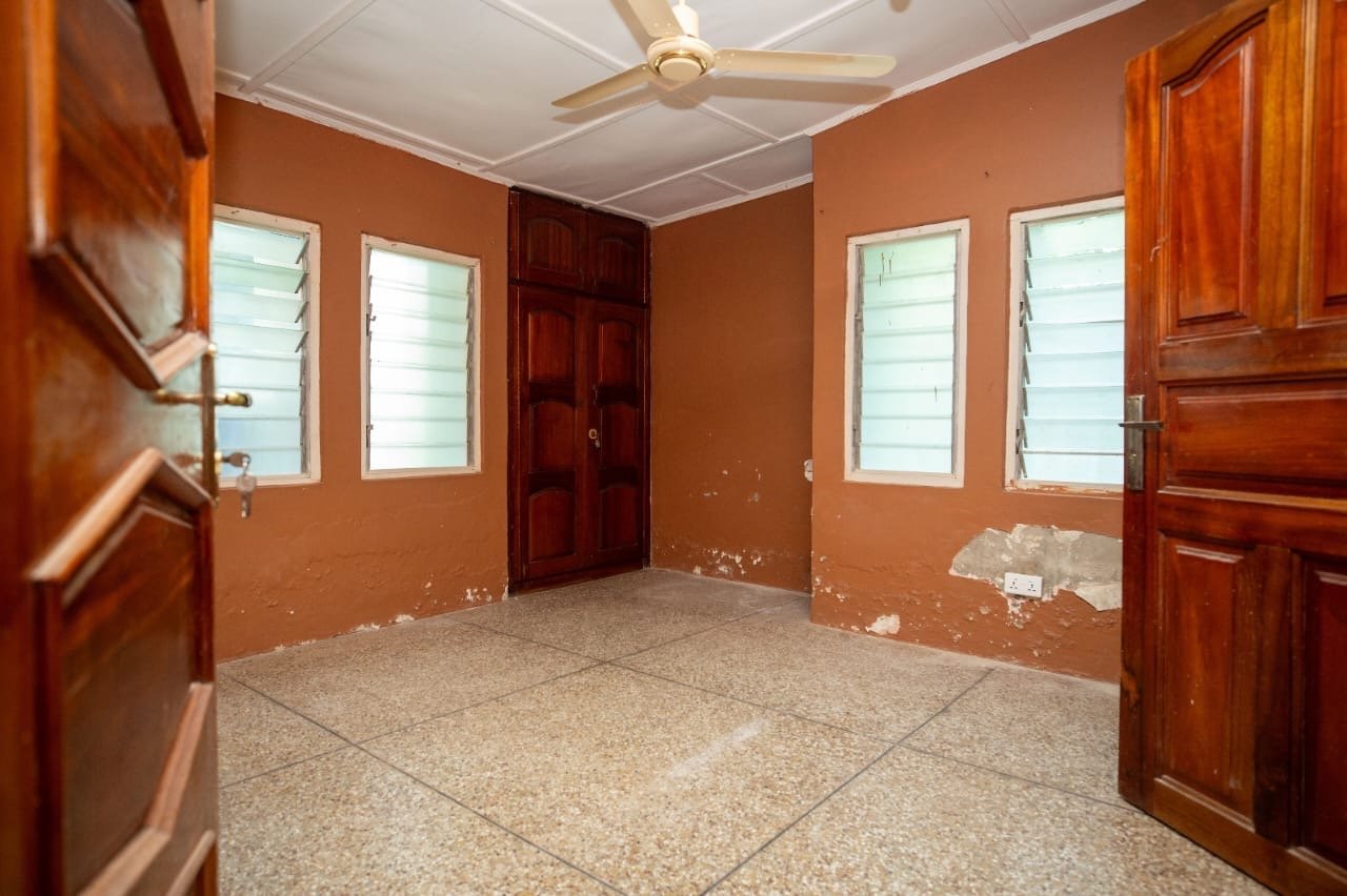 6-Bedroom Executive Residence for Sale in Fijai