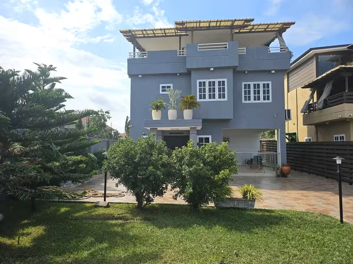4 Bedroom House In West Trasacco