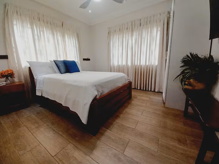 4 Bedroom House In West Trasacco