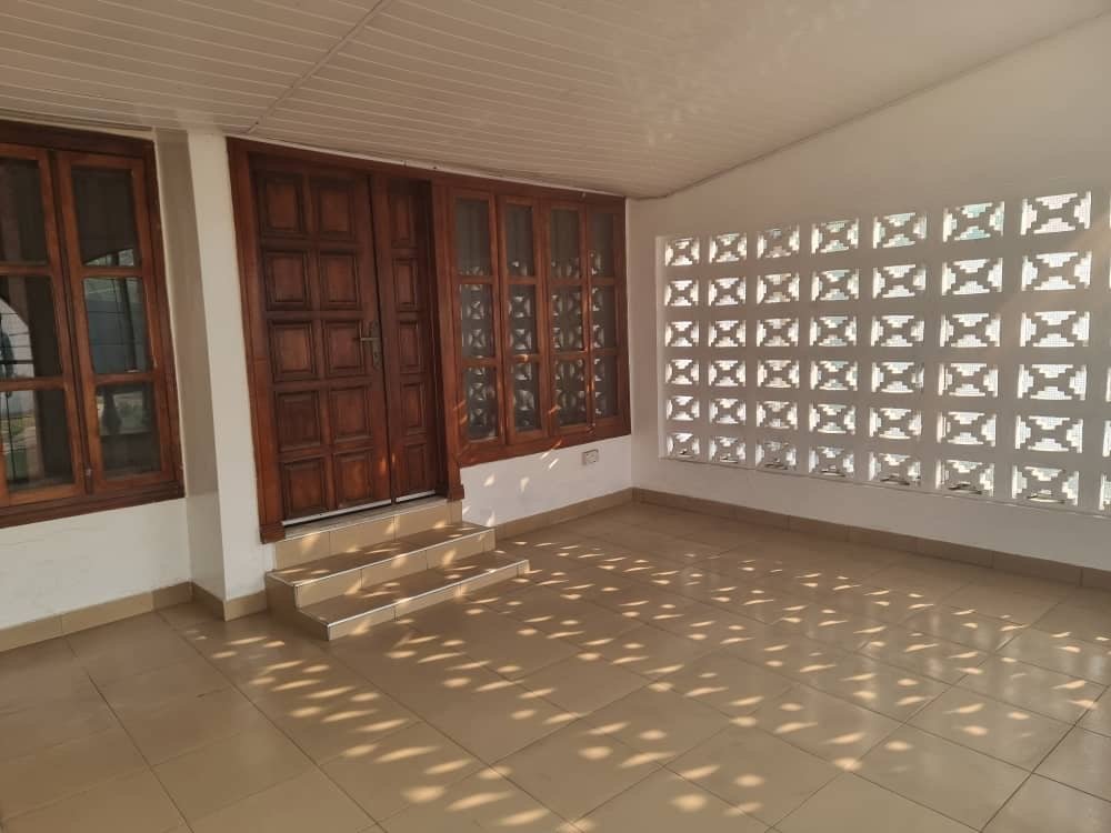 4-Bedroom House with Boys’ Quarters for Sale – Nyaniba
