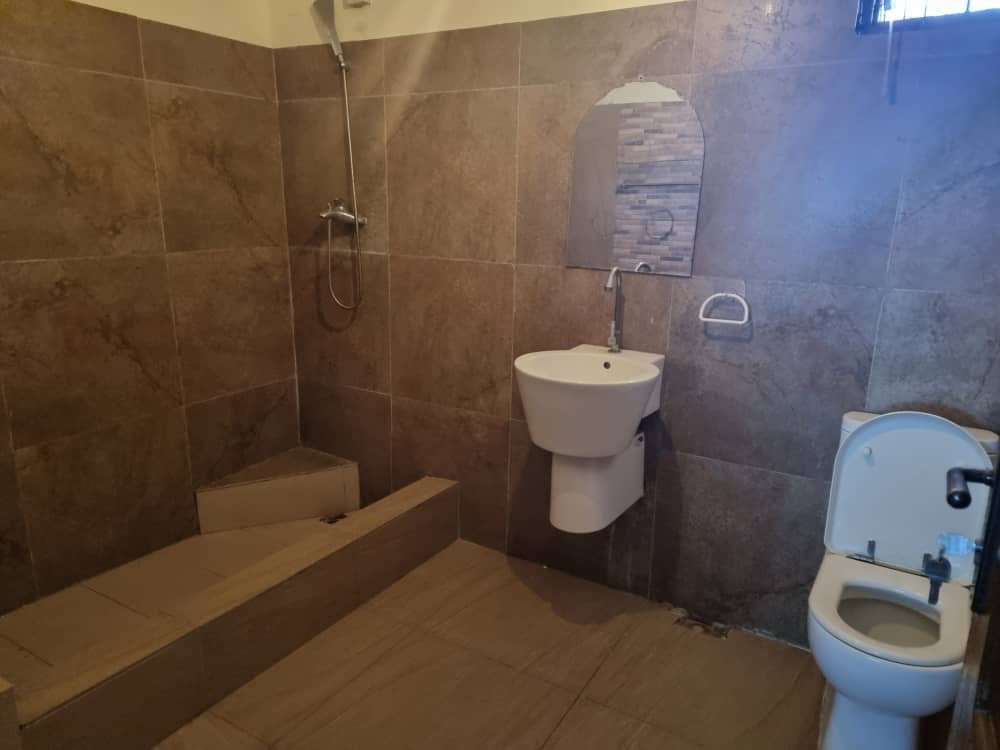 4-Bedroom House with Boys’ Quarters for Sale – Nyaniba