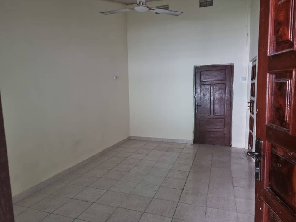 4-Bedroom House with Boys’ Quarters for Sale – Nyaniba