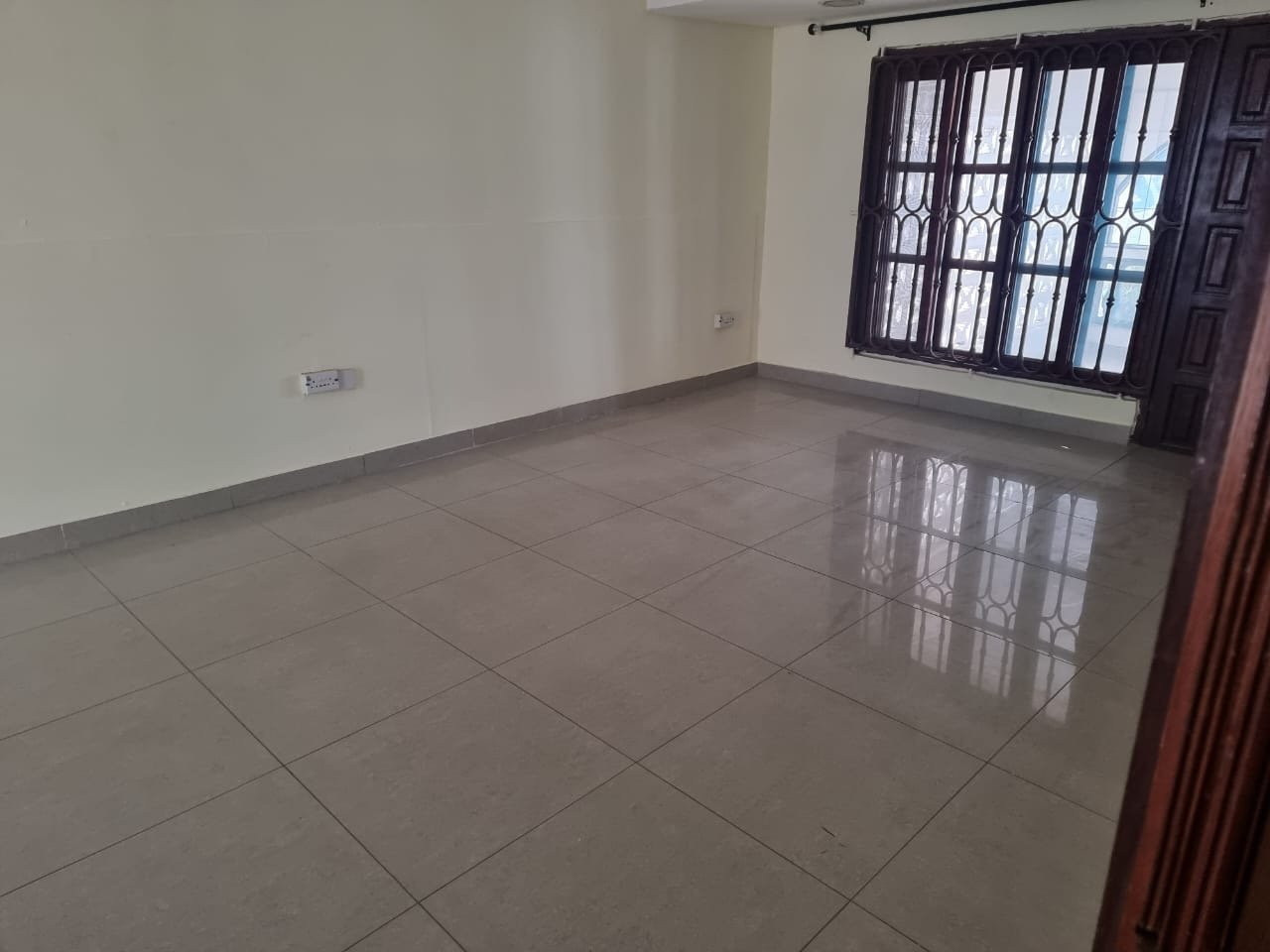 4-Bedroom House with Boys’ Quarters for Sale – Nyaniba