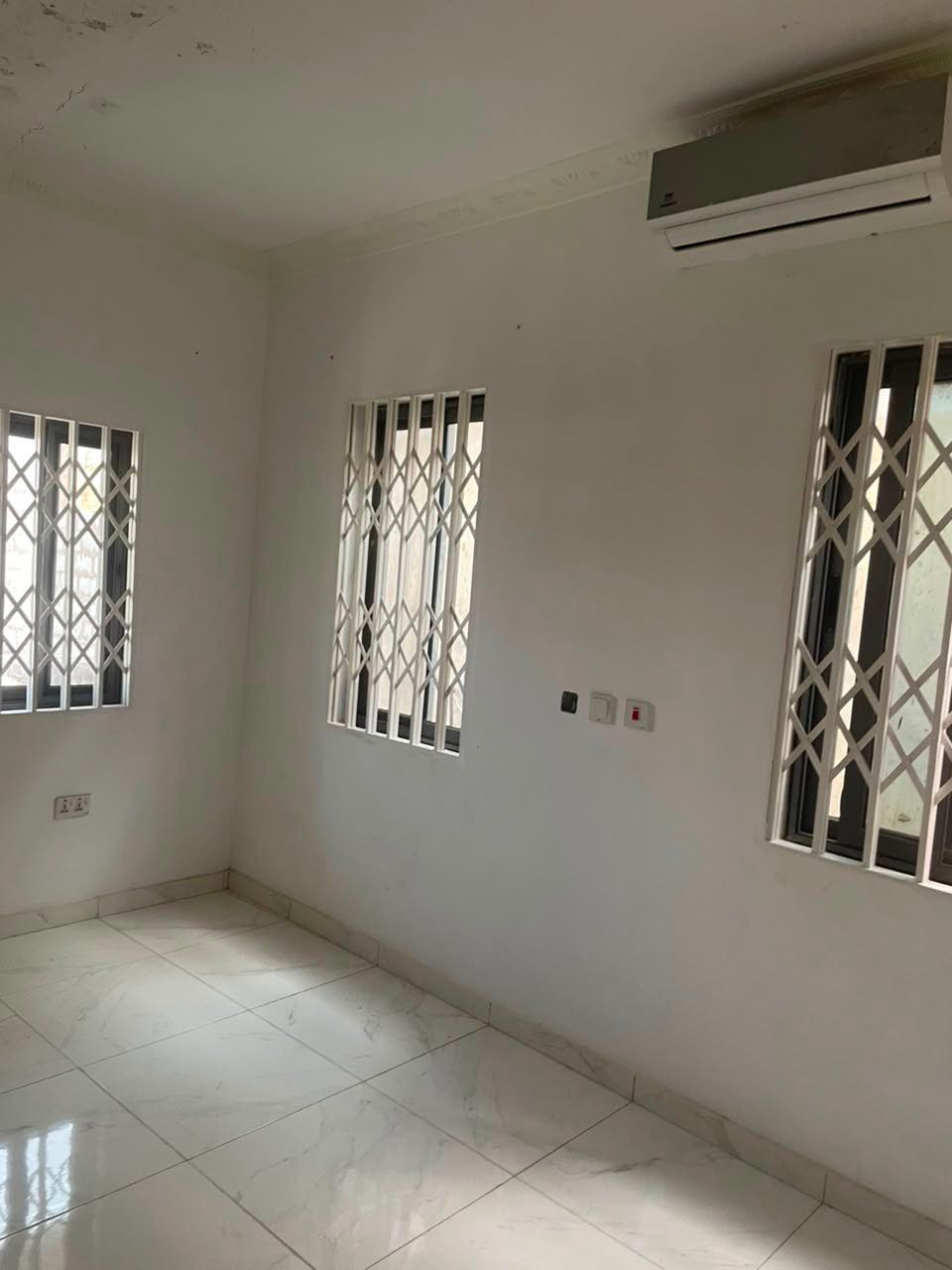 EXECUTIVE 4-BEDROOM HOUSE FOR SALE IN OYARIFA