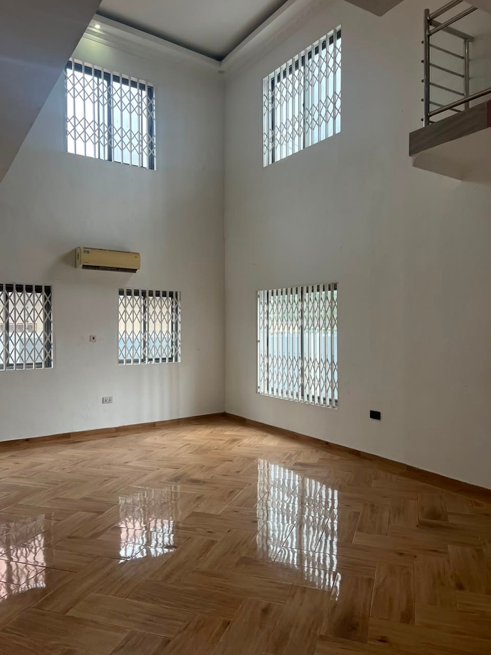 EXECUTIVE 4-BEDROOM HOUSE FOR SALE IN OYARIFA