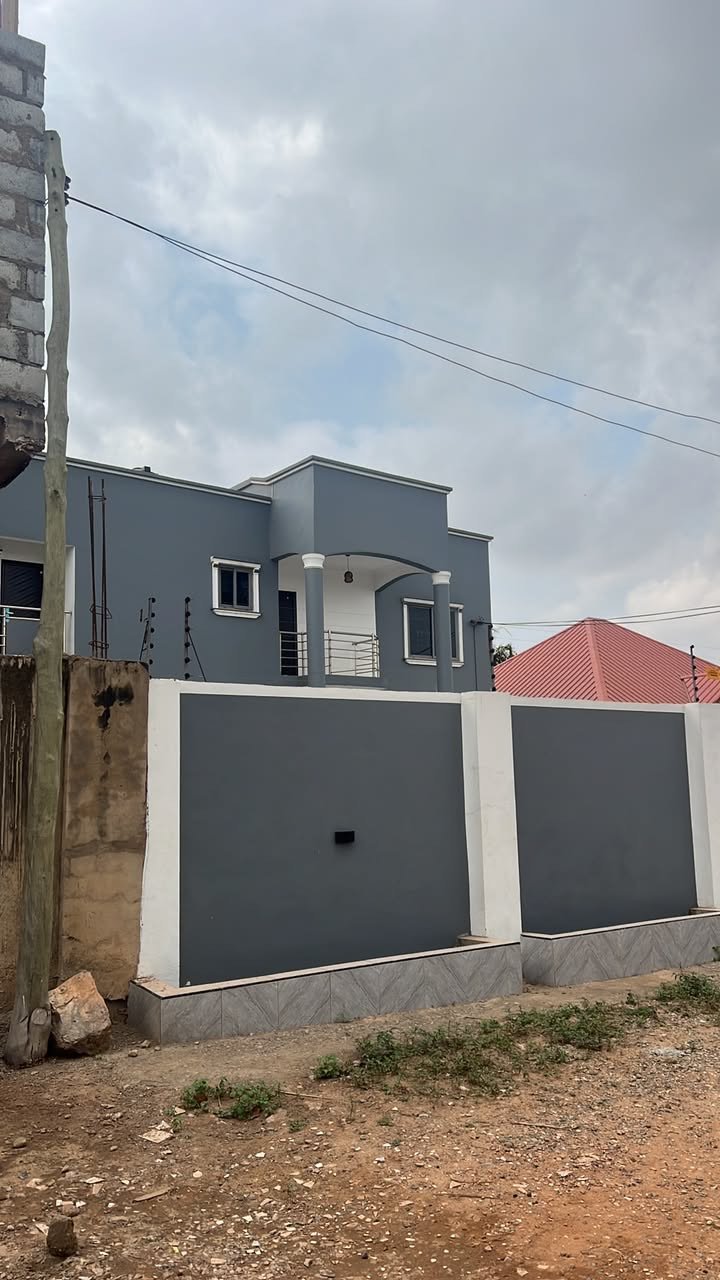 EXECUTIVE 4-BEDROOM HOUSE FOR SALE IN OYARIFA