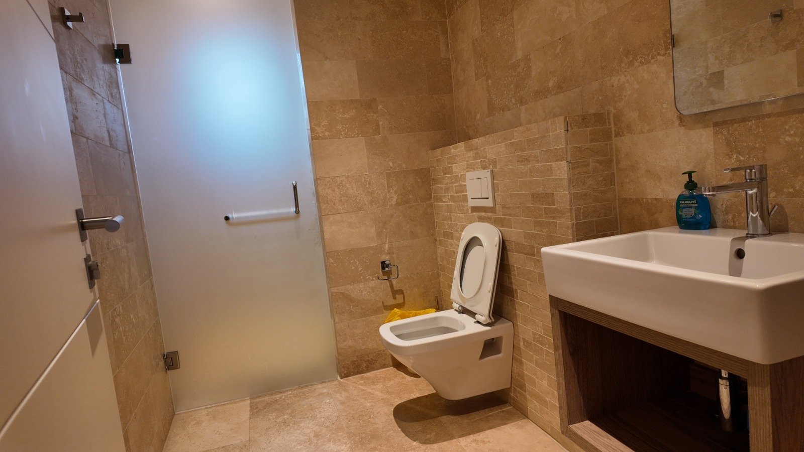 Fully Furnished 1-Bedroom Apartment with Swimming Pool for Sale – Labone, Accra