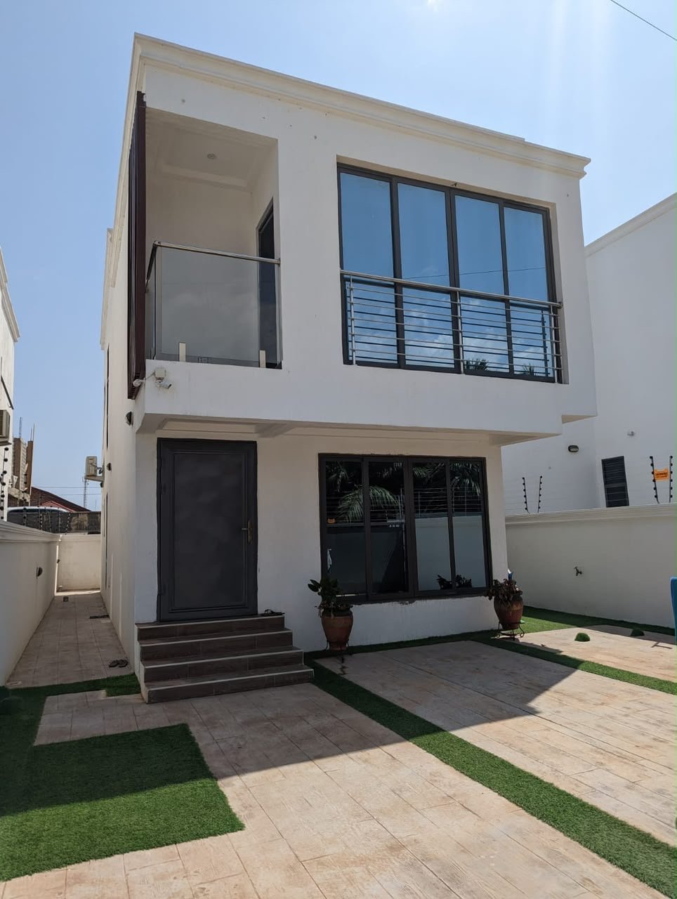 Modern 3-Bedroom townhouse for sale in Nanakrom, Adjiringanor