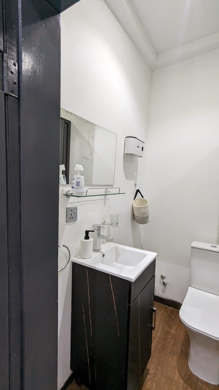 Modern 3-Bedroom townhouse for sale in Nanakrom, Adjiringanor