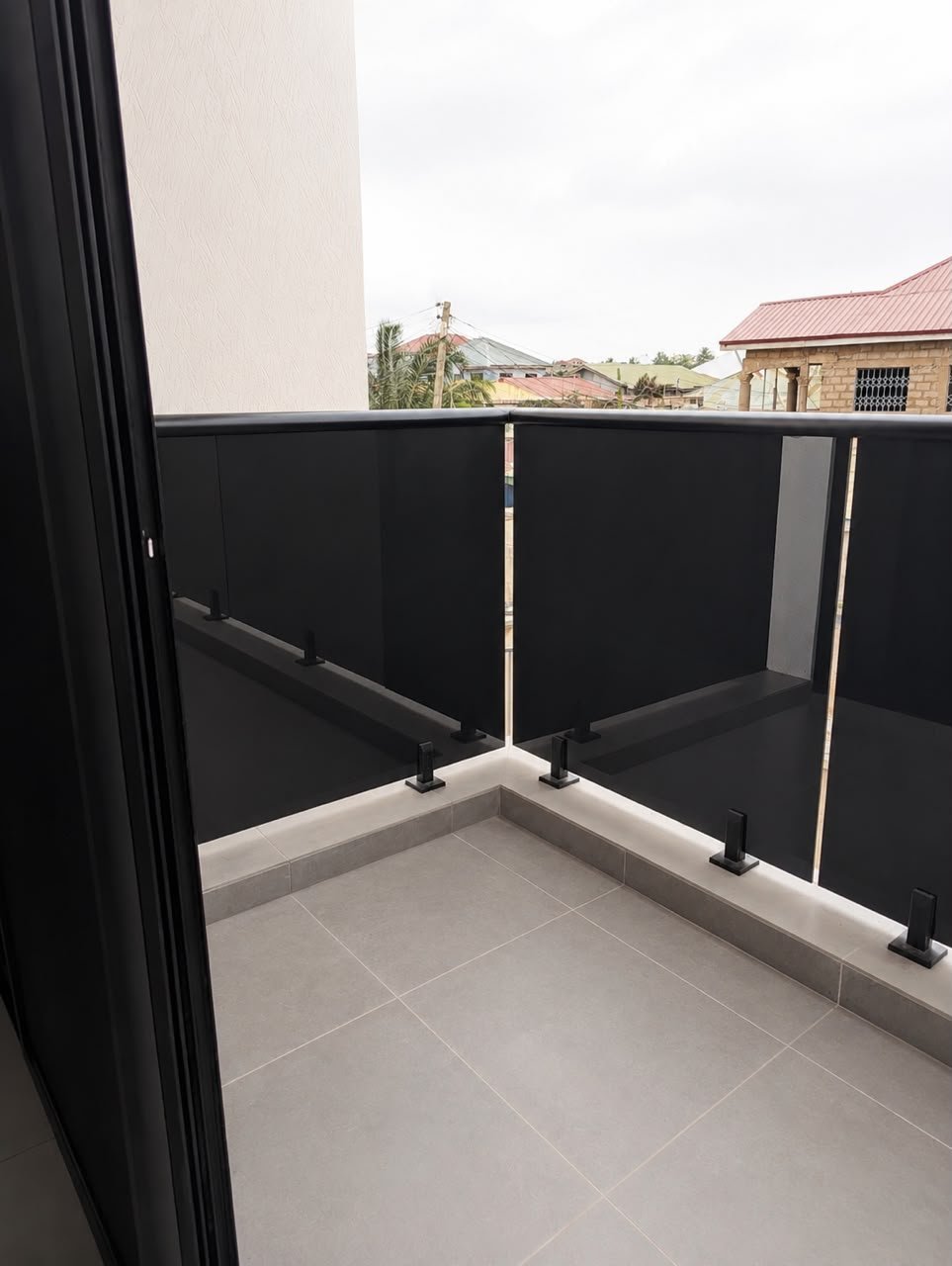 3-BEDROOM SEMI-DETACHED HOUSE FOR SALE IN LAKESIDE ESTATE.