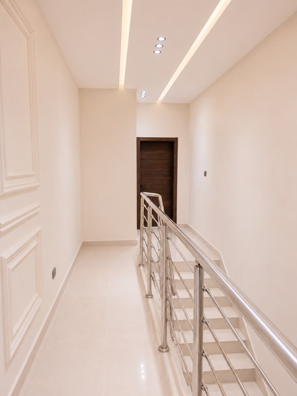 3-BEDROOM SEMI-DETACHED HOUSE FOR SALE IN LAKESIDE ESTATE.